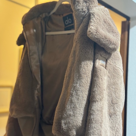 Cozy Alo yoga hooded  Faux Fur Jacket - Picture 7 of 9